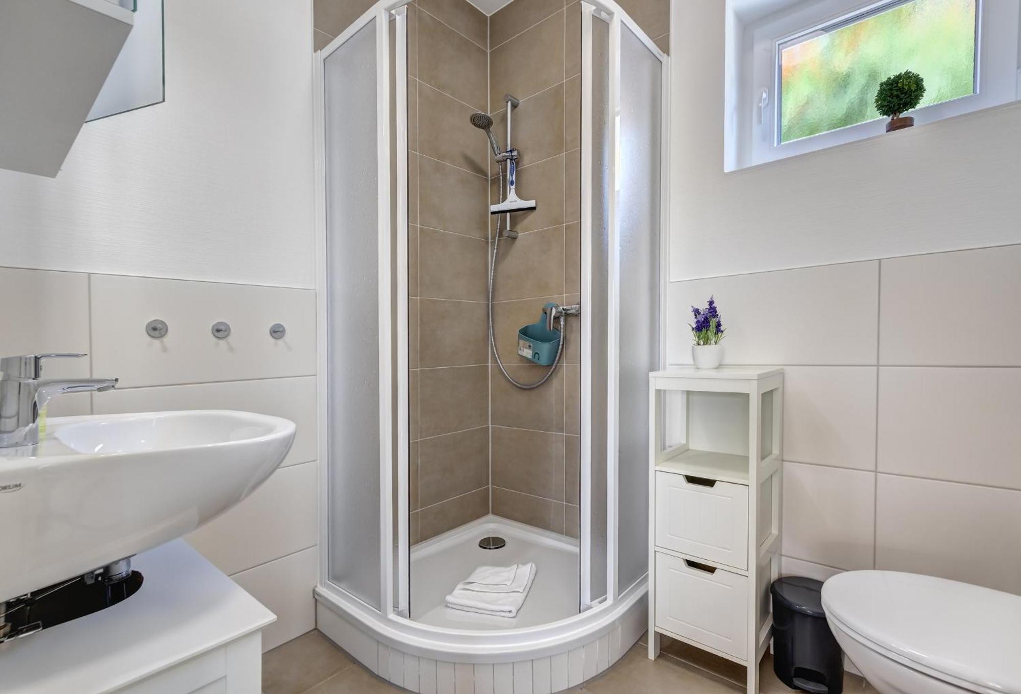 Haus Strandkoerv Mit Fass-Sauna Loddin Luaran gambar