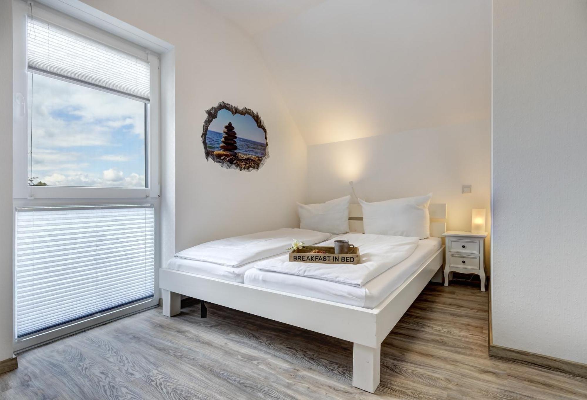 Haus Strandkoerv Mit Fass-Sauna Loddin Luaran gambar